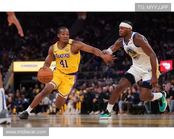 开拓者迎战湖人 双方展开激烈对决 NBA常规赛10月28日精彩呈现