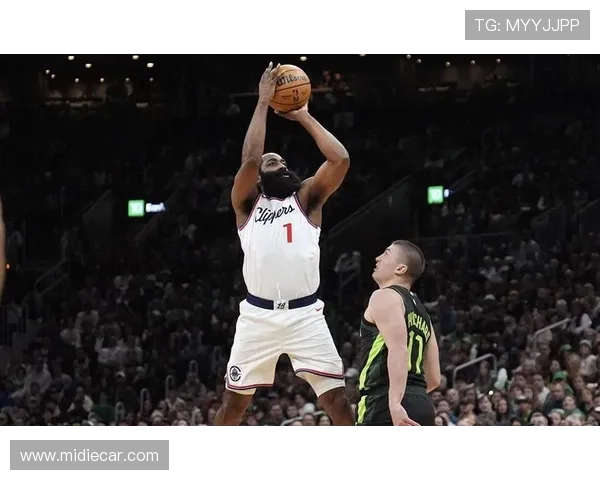 哈登轰31分8助攻难救主快船末节崩盘不敌魔术遗憾吞败痛失好局